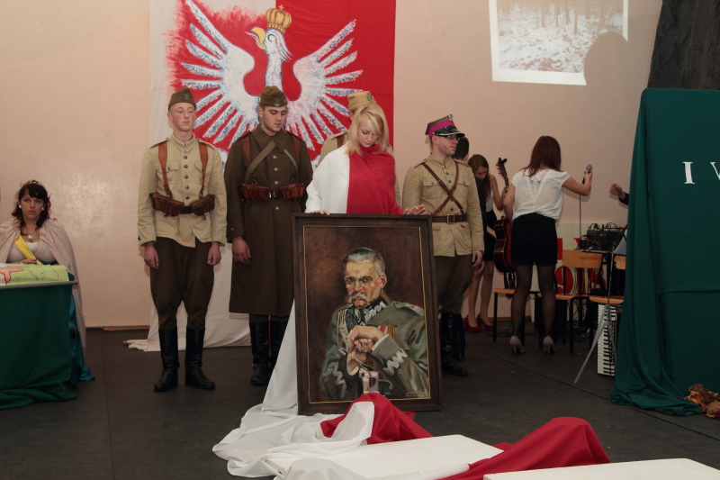 Apel z okazji 11 listopada r.szk. 2013/2014 autor: ZST Kolno, LO Kolno, LP Kolno 