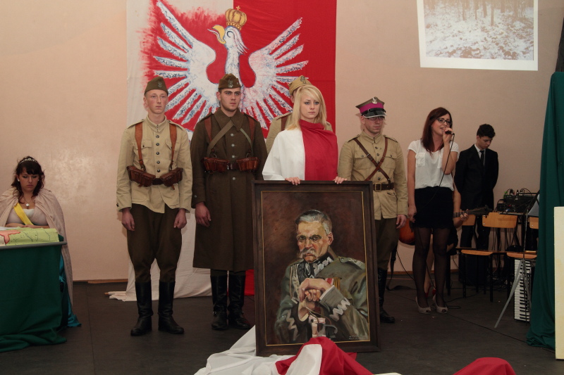 Apel z okazji 11 listopada r.szk. 2013/2014 autor: ZST Kolno, LO Kolno, LP Kolno 