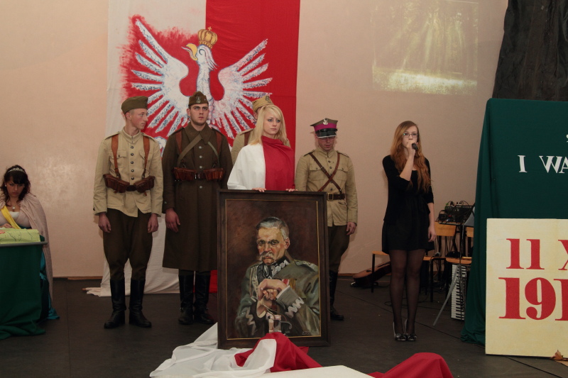 Apel z okazji 11 listopada r.szk. 2013/2014 autor: ZST Kolno, LO Kolno, LP Kolno 