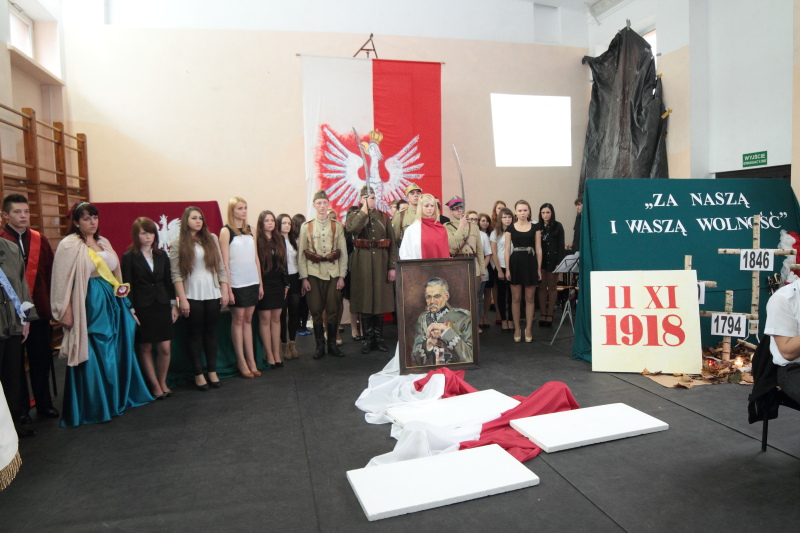 Apel z okazji 11 listopada r.szk. 2013/2014 autor: ZST Kolno, LO Kolno, LP Kolno 