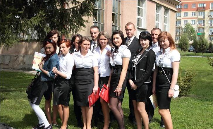Po�egnanie klas maturalnych oraz uroczysto�� 3 maja w ZST w Kolnie rok szkolny 2009/2010
 autor: ZST Kolno, LO Kolno, LP Kolno 
