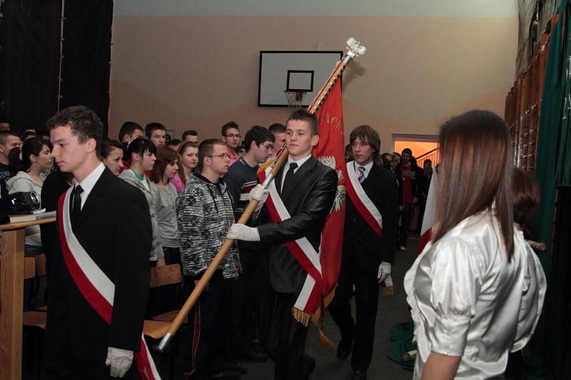 W ho�dzie ofiarom Katynia- 70 rocznica zbrodni katy�skiej autor: ZST Kolno, LO Kolno, LP Kolno 