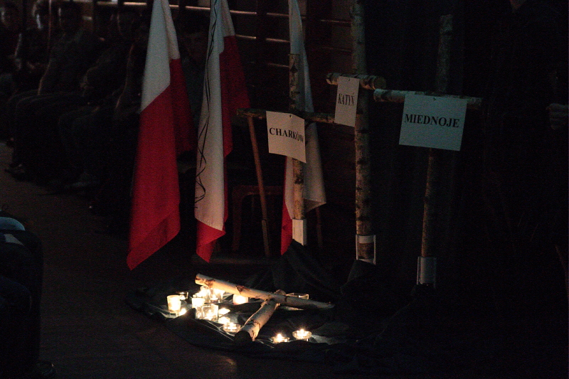 W ho�dzie ofiarom Katynia- 70 rocznica zbrodni katy�skiej autor: ZST Kolno, LO Kolno, LP Kolno 