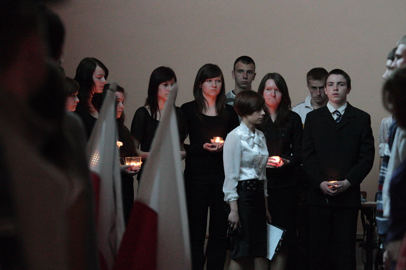 W ho�dzie ofiarom Katynia- 70 rocznica zbrodni katy�skiej autor: ZST Kolno, LO Kolno, LP Kolno 