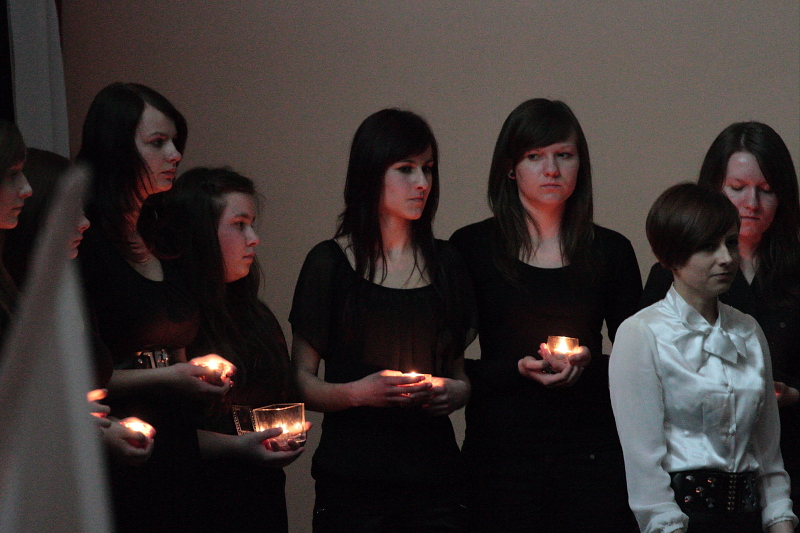 W ho�dzie ofiarom Katynia- 70 rocznica zbrodni katy�skiej autor: ZST Kolno, LO Kolno, LP Kolno 