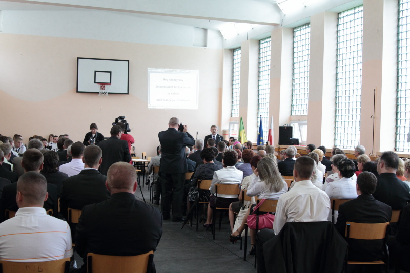 Wmurowanie kamienia w�gielnego w ZST autor: ZST Kolno, LO Kolno, LP Kolno 