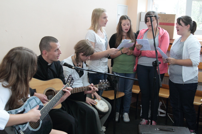 Wmurowanie kamienia w�gielnego w ZST autor: ZST Kolno, LO Kolno, LP Kolno 