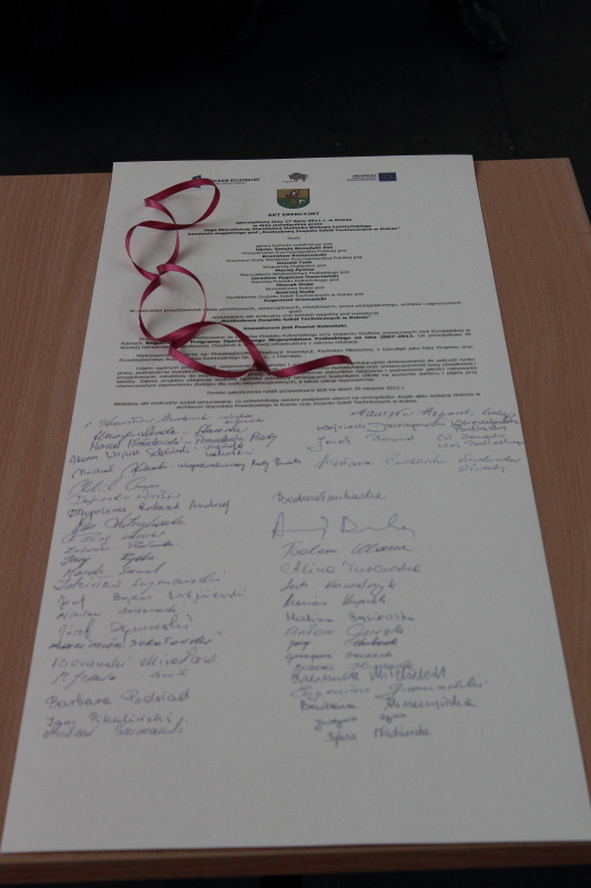 Wmurowanie kamienia w�gielnego w ZST autor: ZST Kolno, LO Kolno, LP Kolno 