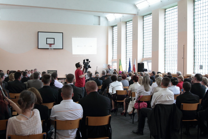 Wmurowanie kamienia w�gielnego w ZST autor: ZST Kolno, LO Kolno, LP Kolno 