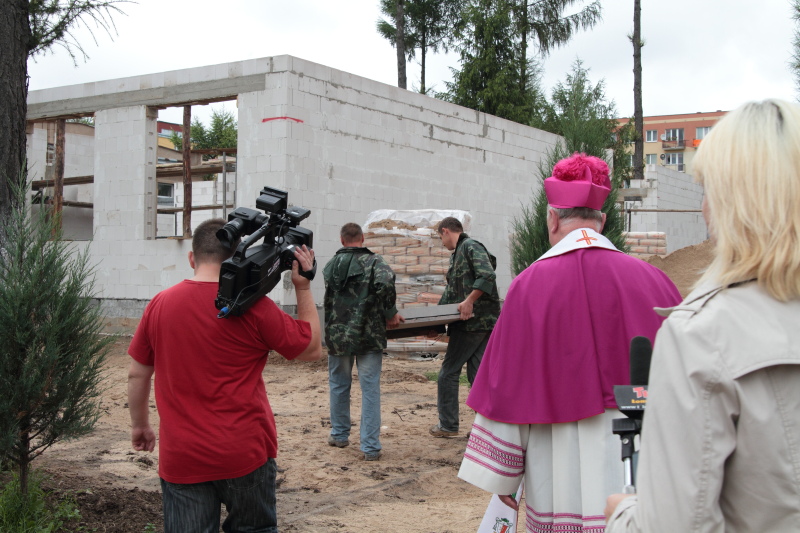 Wmurowanie kamienia w�gielnego w ZST autor: ZST Kolno, LO Kolno, LP Kolno 