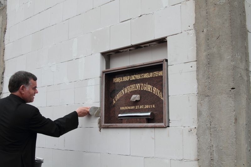 Wmurowanie kamienia w�gielnego w ZST autor: ZST Kolno, LO Kolno, LP Kolno 