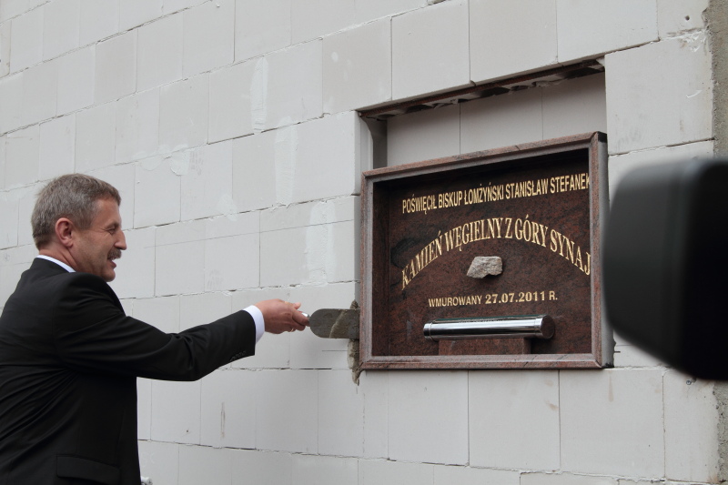 Wmurowanie kamienia w�gielnego w ZST autor: ZST Kolno, LO Kolno, LP Kolno 