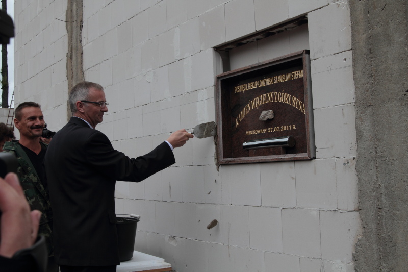 Wmurowanie kamienia w�gielnego w ZST autor: ZST Kolno, LO Kolno, LP Kolno 