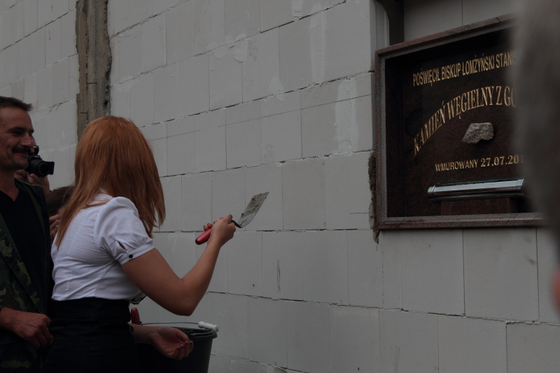 Wmurowanie kamienia w�gielnego w ZST autor: ZST Kolno, LO Kolno, LP Kolno 