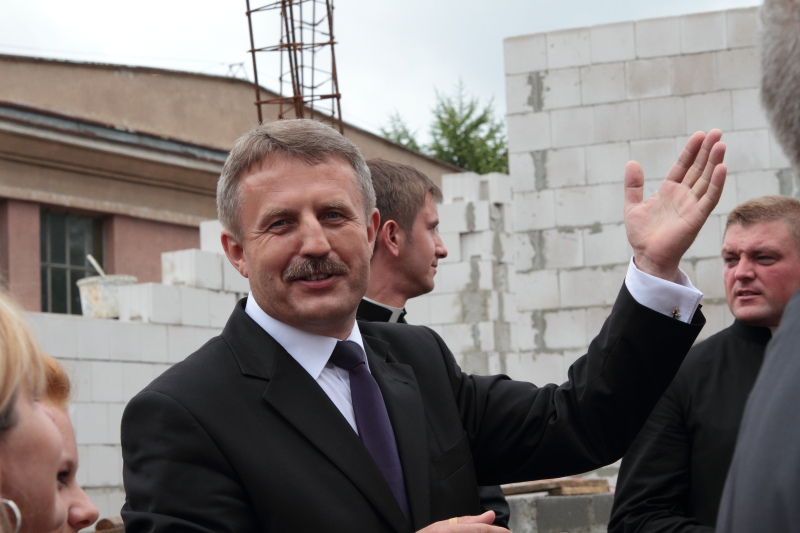 Wmurowanie kamienia w�gielnego w ZST autor: ZST Kolno, LO Kolno, LP Kolno 