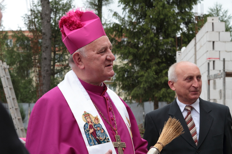 Wmurowanie kamienia w�gielnego w ZST autor: ZST Kolno, LO Kolno, LP Kolno 