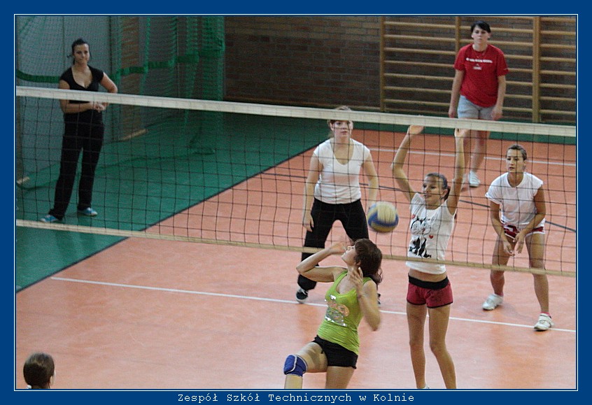 Mecz siatk�wki ZST Kolno kontra LO 'Mickiewicz' -Kolno 2010r. autor: ZST Kolno, LO Kolno, LP Kolno 