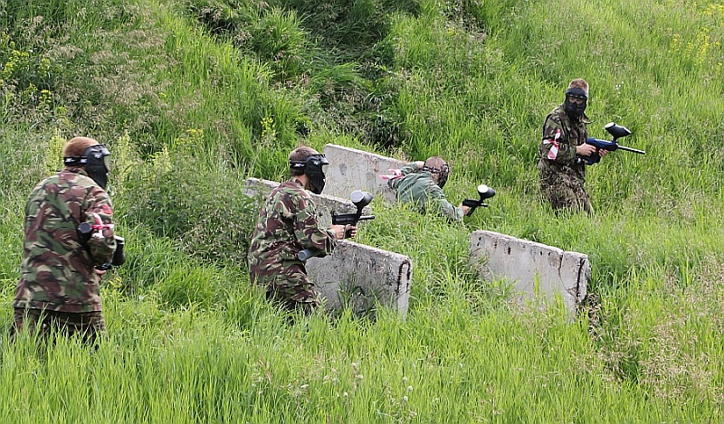 Dru�yna bia�o- czerwonych w ataku autor: ZST Kolno, LO Kolno, LP Kolno 