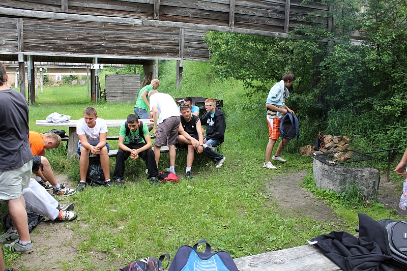 Najedzeni czekamy a� wszystko si� �adnie u�o�y :) autor: ZST Kolno, LO Kolno, LP Kolno 