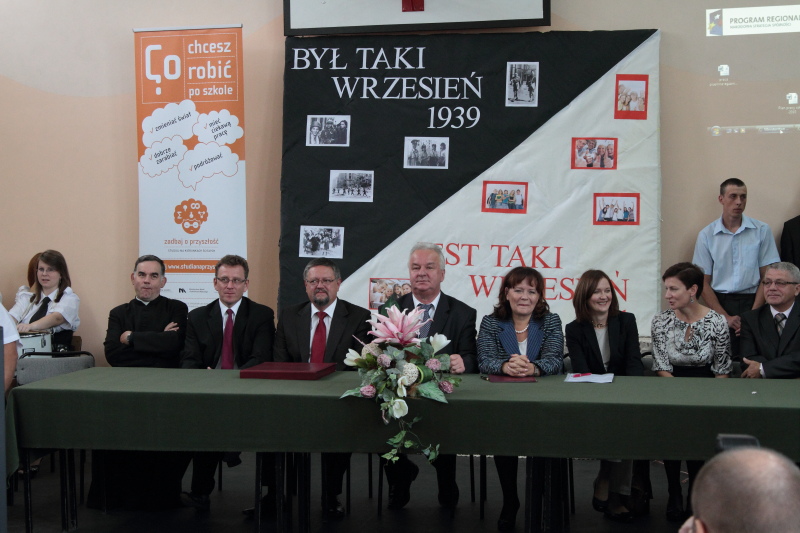 Rozpocz�cie roku szkolnego 2011/2012 autor: ZST Kolno, LO Kolno, LP Kolno 