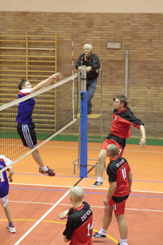 III Edycja Powiatowych Rozgrywek Pi�ki Siatkowej mecz ZST Kolno - LO Kolno(Mickiewicz) 2008r.
 autor: ZST Kolno, LO Kolno, LP Kolno 