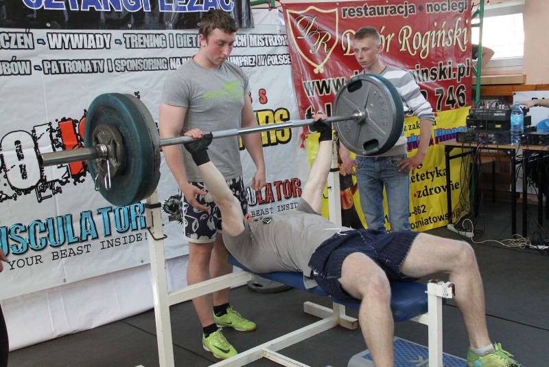 IV Mi�dzyszkolne Mistrzostwa w Wyciskaniu Sztangi Le��c 2012 autor: ZST Kolno, LO Kolno, LP Kolno 