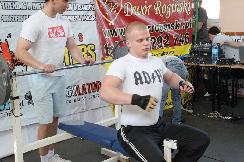 IV Mi�dzyszkolne Mistrzostwa w Wyciskaniu Sztangi Le��c 2012 autor: ZST Kolno, LO Kolno, LP Kolno 