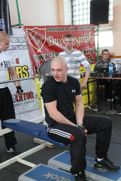 IV Mi�dzyszkolne Mistrzostwa w Wyciskaniu Sztangi Le��c 2012 autor: ZST Kolno, LO Kolno, LP Kolno 