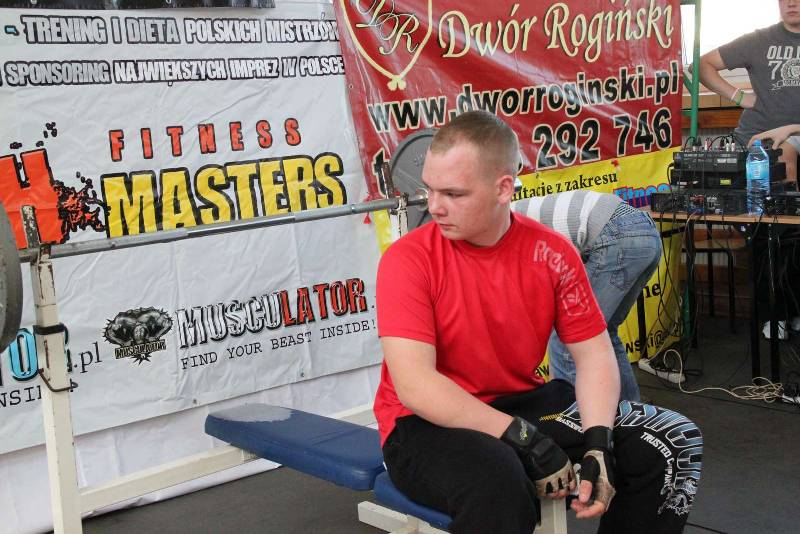 IV Mi�dzyszkolne Mistrzostwa w Wyciskaniu Sztangi Le��c 2012 autor: ZST Kolno, LO Kolno, LP Kolno 