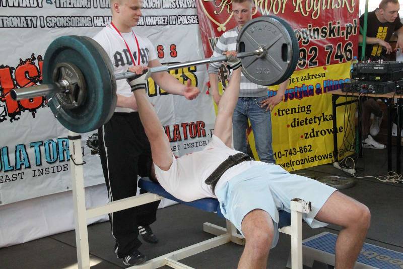 IV Mi�dzyszkolne Mistrzostwa w Wyciskaniu Sztangi Le��c 2012 autor: ZST Kolno, LO Kolno, LP Kolno 